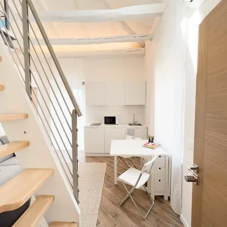 Basovizza 3 Angelica Tirabora Short Rent *